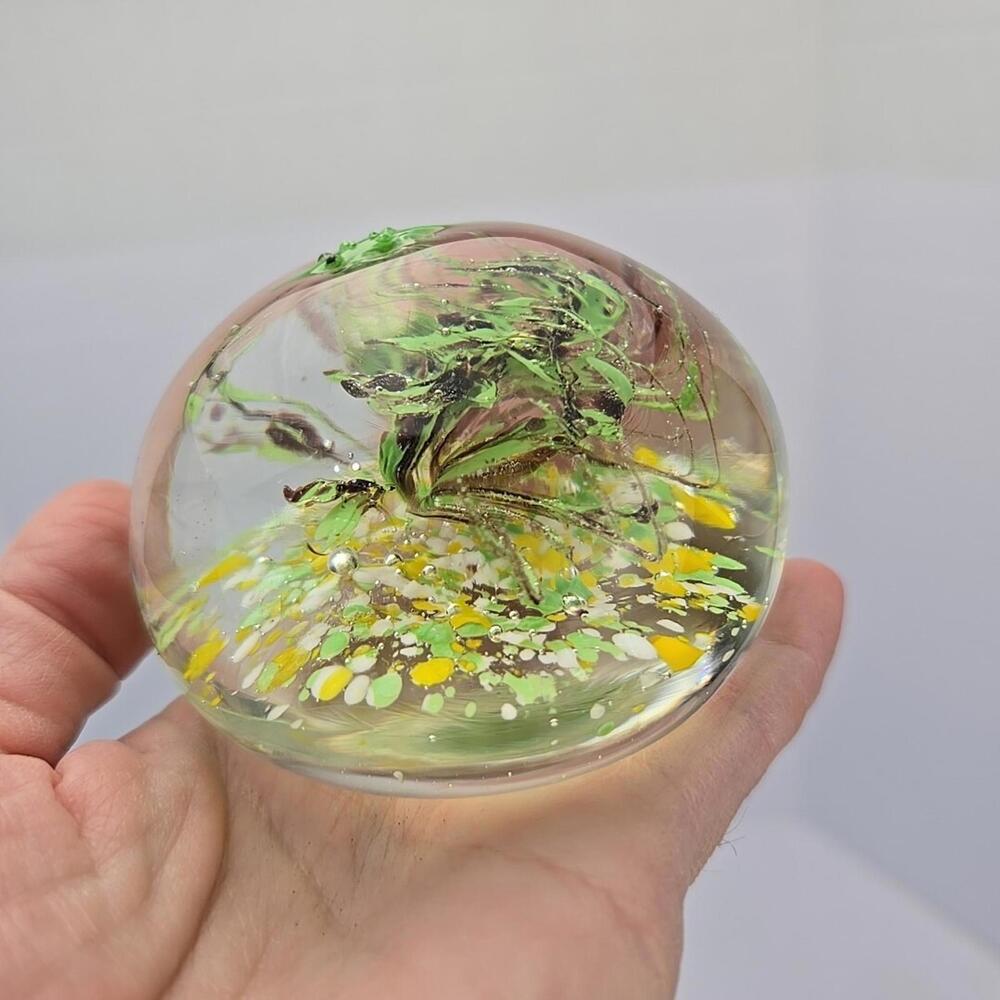 Vtg Art Glass Paper Weight With Green Shrimp Yellow, White & Green Brown Swirl - Picture 3 of 15